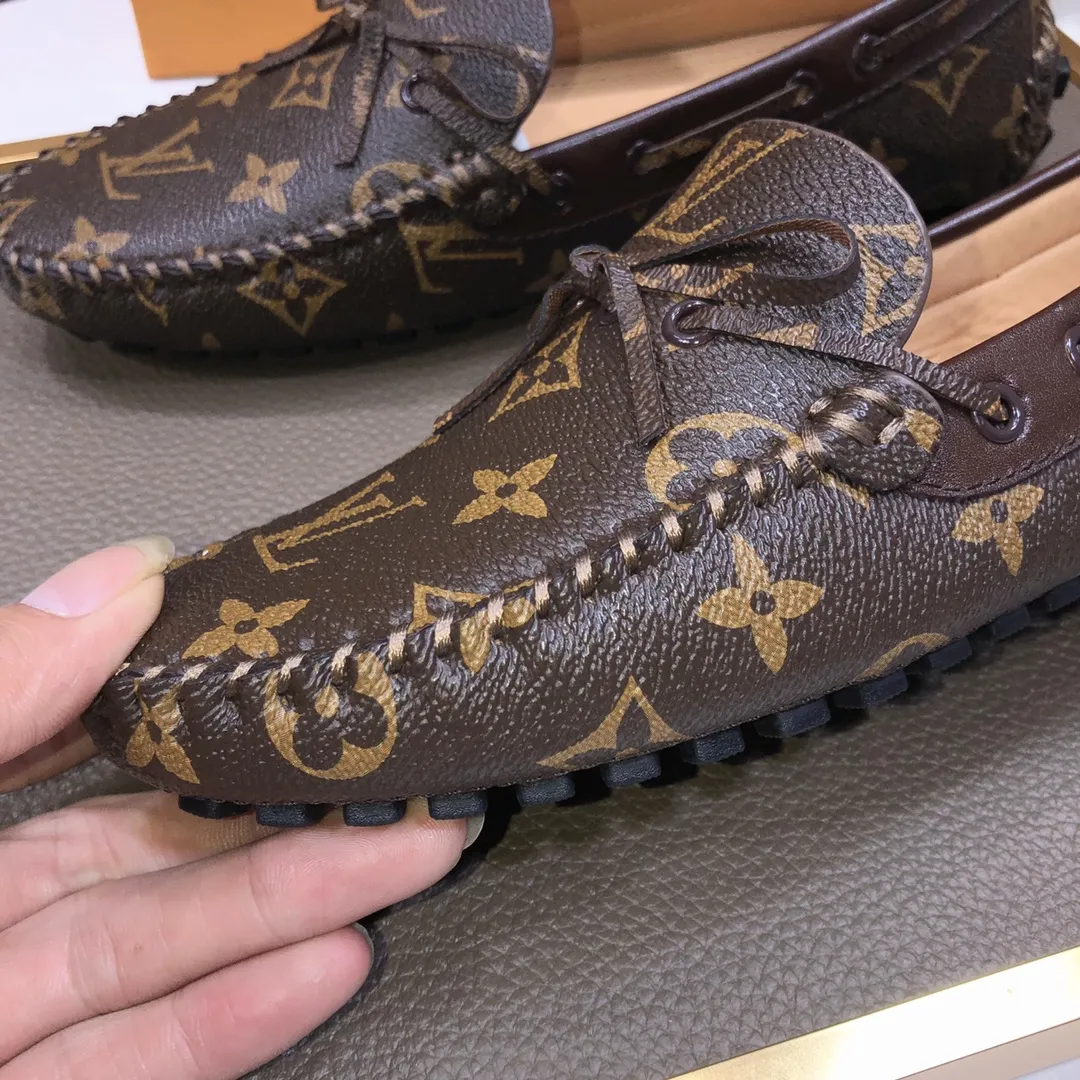 Men's men's shoes 💰420💰 [LV Doudou shoes] (water-dyed cowhide lining) new model is on the market, available on the official website. The new Doudou shoes are processed into single-color materials, and the uppers are made of imported special materials. The body of the shoe is fully hemmed with mark thread, and is lined with imported original cowhide leather. The elegant shoe shape is super suitable for all-matching, and the size is 38-44.